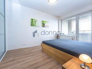 Pronájem bytu 2+kk, Praha, Nárožní, 59 m2