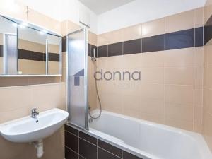 Pronájem bytu 2+kk, Praha, Nárožní, 59 m2