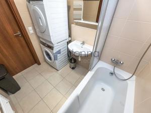 Pronájem bytu 2+kk, Praha, Nárožní, 59 m2