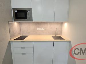 Pronájem bytu 2+kk, Praha, Kolbenova, 32 m2