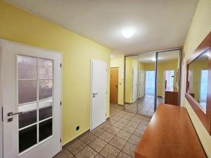 Pronájem bytu 2+kk, Praha - Vysočany, Na břehu, 66 m2