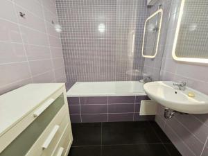 Pronájem bytu 2+kk, Praha - Vysočany, Na břehu, 66 m2