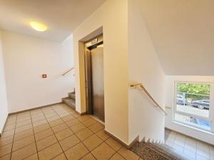 Pronájem bytu 2+kk, Praha - Vysočany, Na břehu, 66 m2