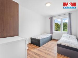 Prodej činžovního domu, Milovice, Topolová, 4261 m2