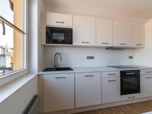 Pronájem bytu 2+kk, Praha - Nové Město, Zlatnická, 51 m2