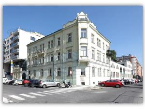 Pronájem ordinace, Praha - Vinohrady, Chrudimská, 326 m2