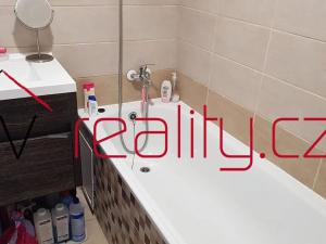 Pronájem bytu 2+1, Karlovy Vary, Závodu míru, 68 m2