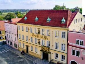 Prodej činžovního domu, Třeboň, Masarykovo nám., 1250 m2