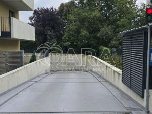 Pronájem garážového stání, Praha - Suchdol, Suchdolské náměstí, 15 m2