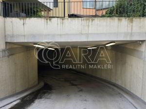 Pronájem garážového stání, Praha - Suchdol, Suchdolské náměstí, 15 m2