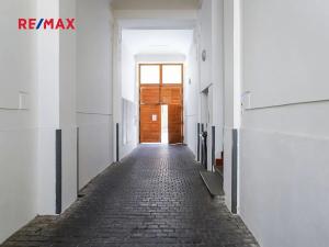 Pronájem bytu 1+1, Praha - Vinohrady, Velehradská, 37 m2