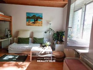 Pronájem bytu 1+1, Ostrava, Garážní, 38 m2