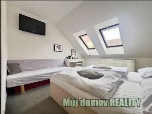Pronájem bytu 2+kk, Praha - Smíchov, U Santošky, 45 m2