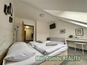 Pronájem bytu 2+kk, Praha - Smíchov, U Santošky, 45 m2