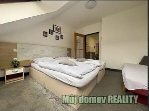 Pronájem bytu 2+kk, Praha - Smíchov, U Santošky, 45 m2