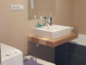 Pronájem bytu 2+kk, Praha - Karlín, Křižíkova, 55 m2