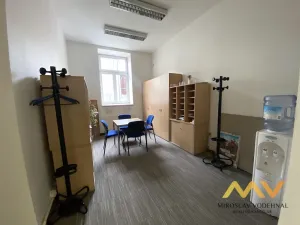 Pronájem kanceláře, Hradec Králové, Československé armády, 306 m2