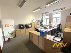 Pronájem kanceláře, Hradec Králové, Československé armády, 306 m2