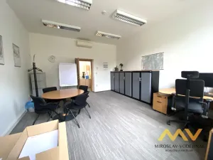 Pronájem kanceláře, Hradec Králové, Československé armády, 306 m2