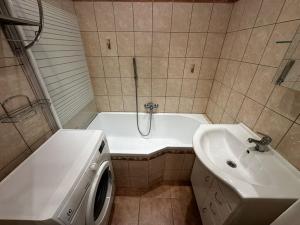 Pronájem bytu 2+1, Praha - Holešovice, Vrbenského, 54 m2