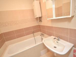 Pronájem bytu 2+kk, Praha - Nusle, Sdružení, 50 m2