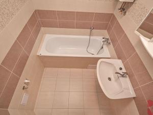 Pronájem bytu 2+kk, Praha - Nusle, Sdružení, 50 m2