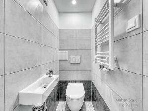 Prodej obchodního prostoru, Praha - Libeň, Vacínova, 66 m2