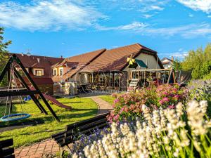 Prodej ubytování, Hlohovec, Na kopci, 1450 m2