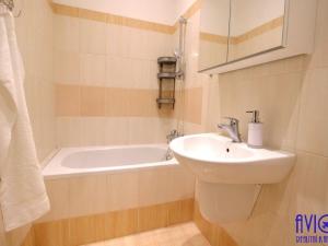Pronájem bytu 2+1, Praha - Dejvice, Eliášova, 73 m2