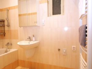 Pronájem bytu 2+1, Praha - Dejvice, Eliášova, 73 m2