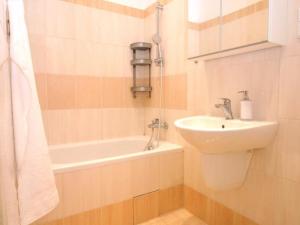 Pronájem bytu 2+1, Praha - Dejvice, Eliášova, 73 m2