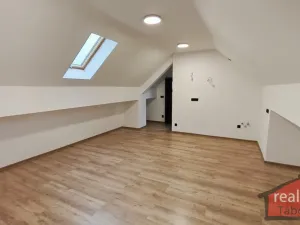 Prodej bytu 2+kk, Nupaky, Nupacká, 60 m2