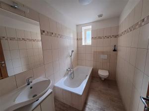 Pronájem bytu 2+1, Praha, Na květnici, 66 m2