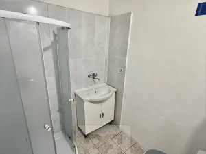Prodej bytu 1+kk, Králův Dvůr, Plzeňská, 27 m2