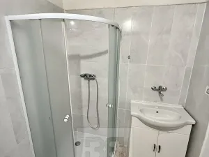 Prodej bytu 1+kk, Králův Dvůr, Plzeňská, 27 m2