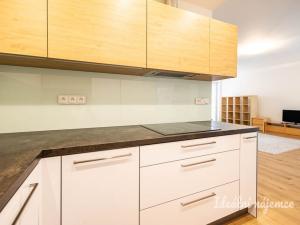 Pronájem bytu 3+kk, Praha, Formanská, 92 m2
