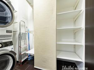 Pronájem bytu 3+kk, Praha, Formanská, 92 m2
