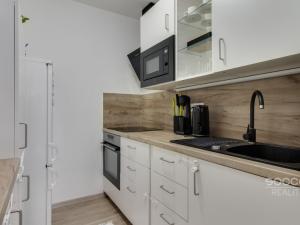 Pronájem bytu 2+kk, Praha - Kobylisy, Hrubého, 43 m2