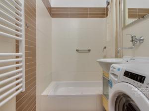 Pronájem bytu 2+kk, Praha - Kobylisy, Hrubého, 43 m2
