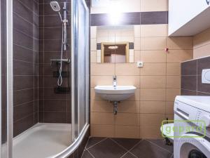 Pronájem bytu 1+kk, Praha - Kolovraty, Meduňková, 36 m2