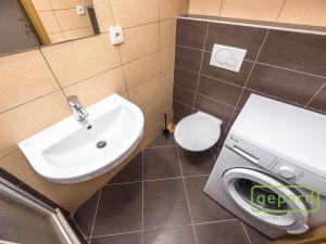 Pronájem bytu 1+kk, Praha - Kolovraty, Meduňková, 36 m2