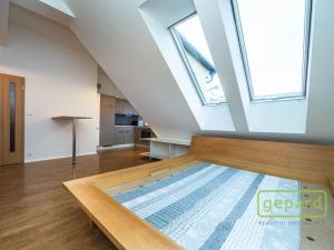 Pronájem bytu 1+kk, Praha - Kolovraty, Meduňková, 36 m2