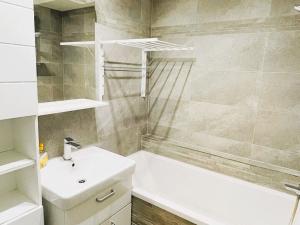 Pronájem bytu 3+kk, Praha - Stodůlky, Bašteckého, 68 m2