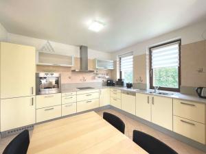 Pronájem rodinného domu, Trnová, 298 m2