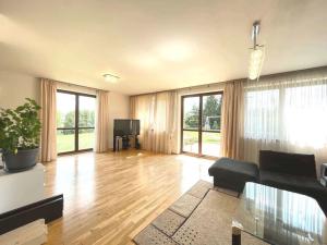 Pronájem rodinného domu, Trnová, 298 m2