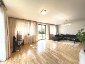 Pronájem rodinného domu, Trnová, 298 m2