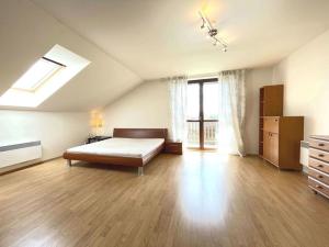 Pronájem rodinného domu, Trnová, 298 m2
