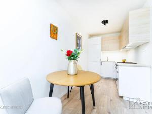 Prodej bytu 2+kk, Praha - Kobylisy, Třeboradická, 48 m2