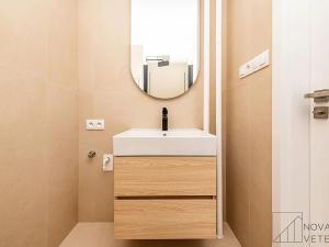 Prodej bytu 2+kk, Praha - Kobylisy, Třeboradická, 48 m2