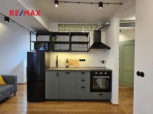 Pronájem bytu 1+kk, Praha - Holešovice, Veverkova, 36 m2